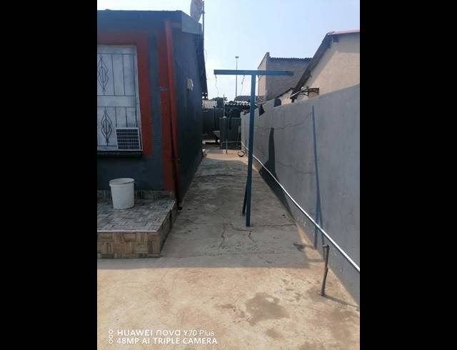 6 BEDROOM HOUSE FOR SALE IN TEMBISA CENTRAL
